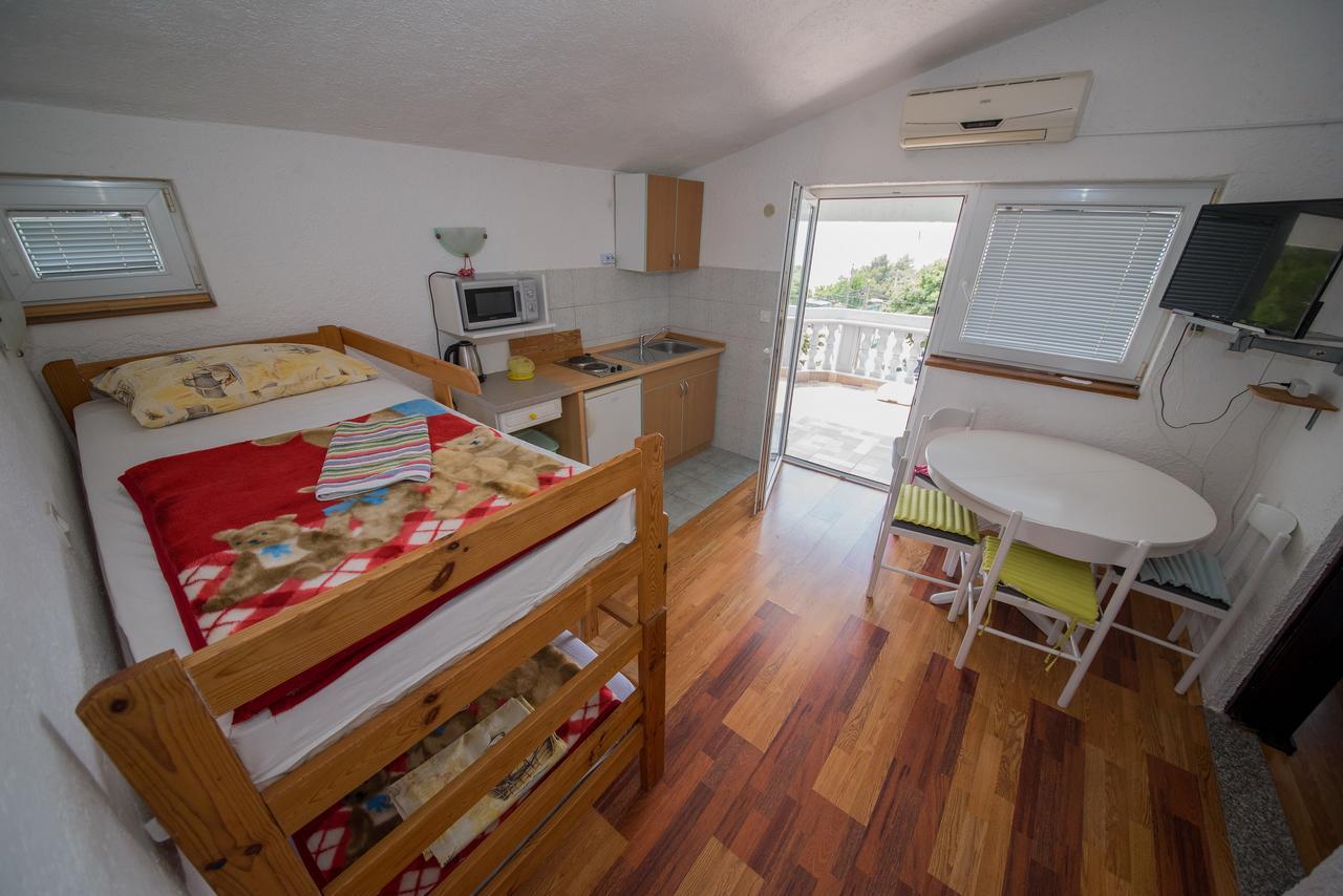 Apartment Busljeta Starigrad Paklenica Exterior photo